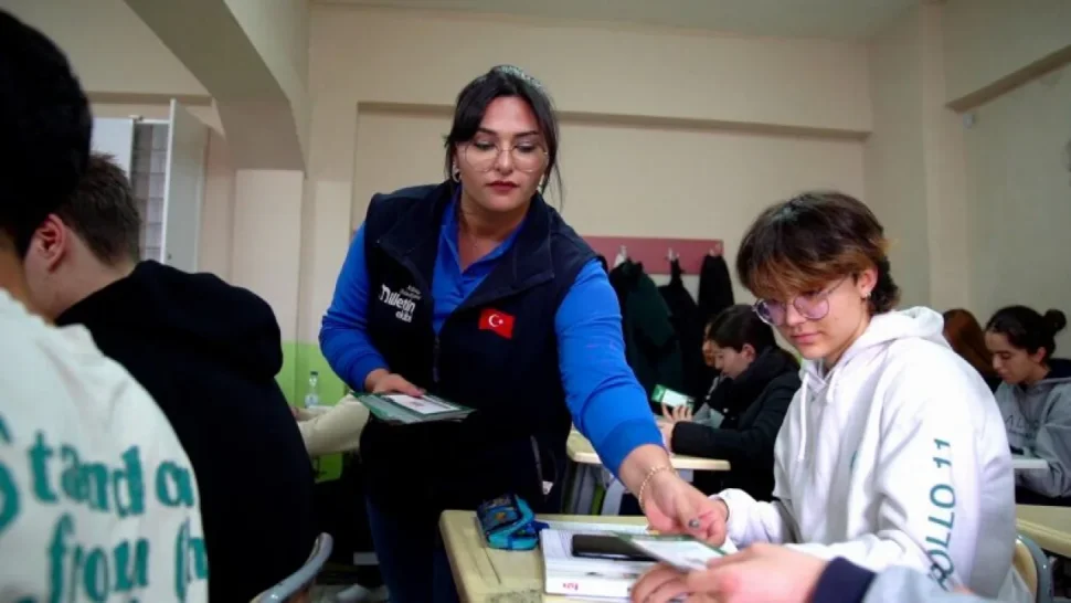 Aliağa'da 12. Sınıf Öğrencilerine Yapay Zekâ Destekli Ücretsiz Üniversite Hazırlık Desteği