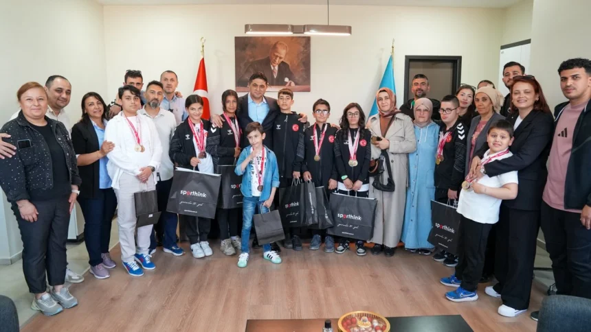 Aliağa'nın Özel Sporcularından Atletizm ve Yüzmede Büyük Başarı