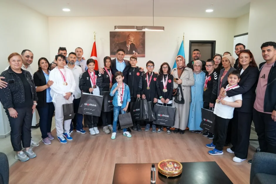 Aliağa'nın Özel Sporcularından Atletizm ve Yüzmede Büyük Başarı